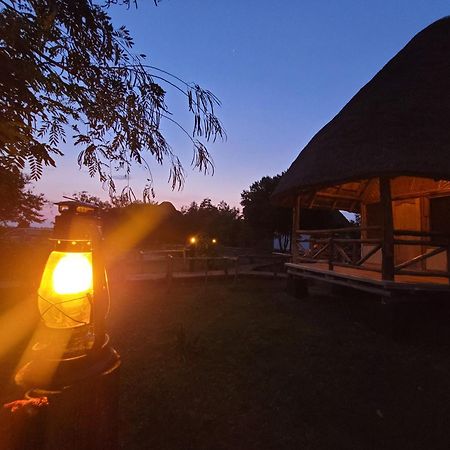 Songbird Safari Lodge & Campsite Katunguru Buitenkant foto
