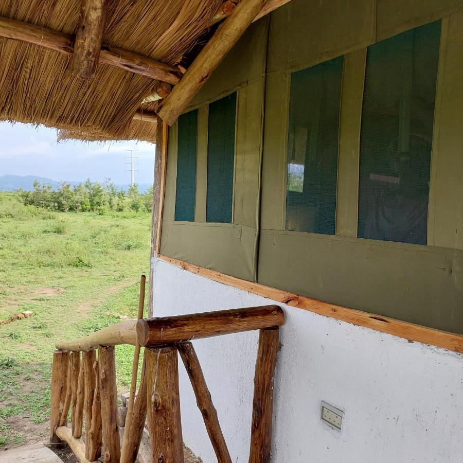 Songbird Safari Lodge & Campsite Katunguru Buitenkant foto