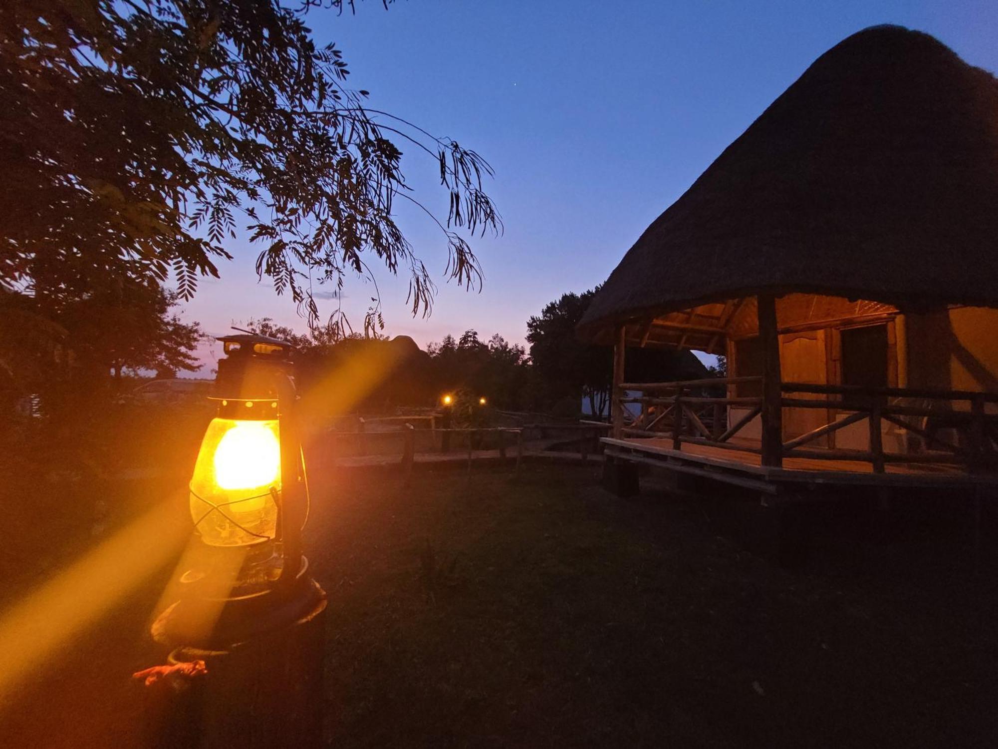 Songbird Safari Lodge & Campsite Katunguru Buitenkant foto