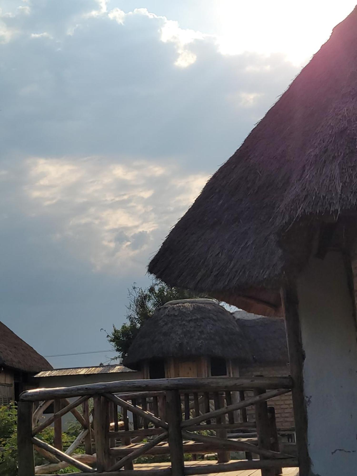 Songbird Safari Lodge & Campsite Katunguru Buitenkant foto