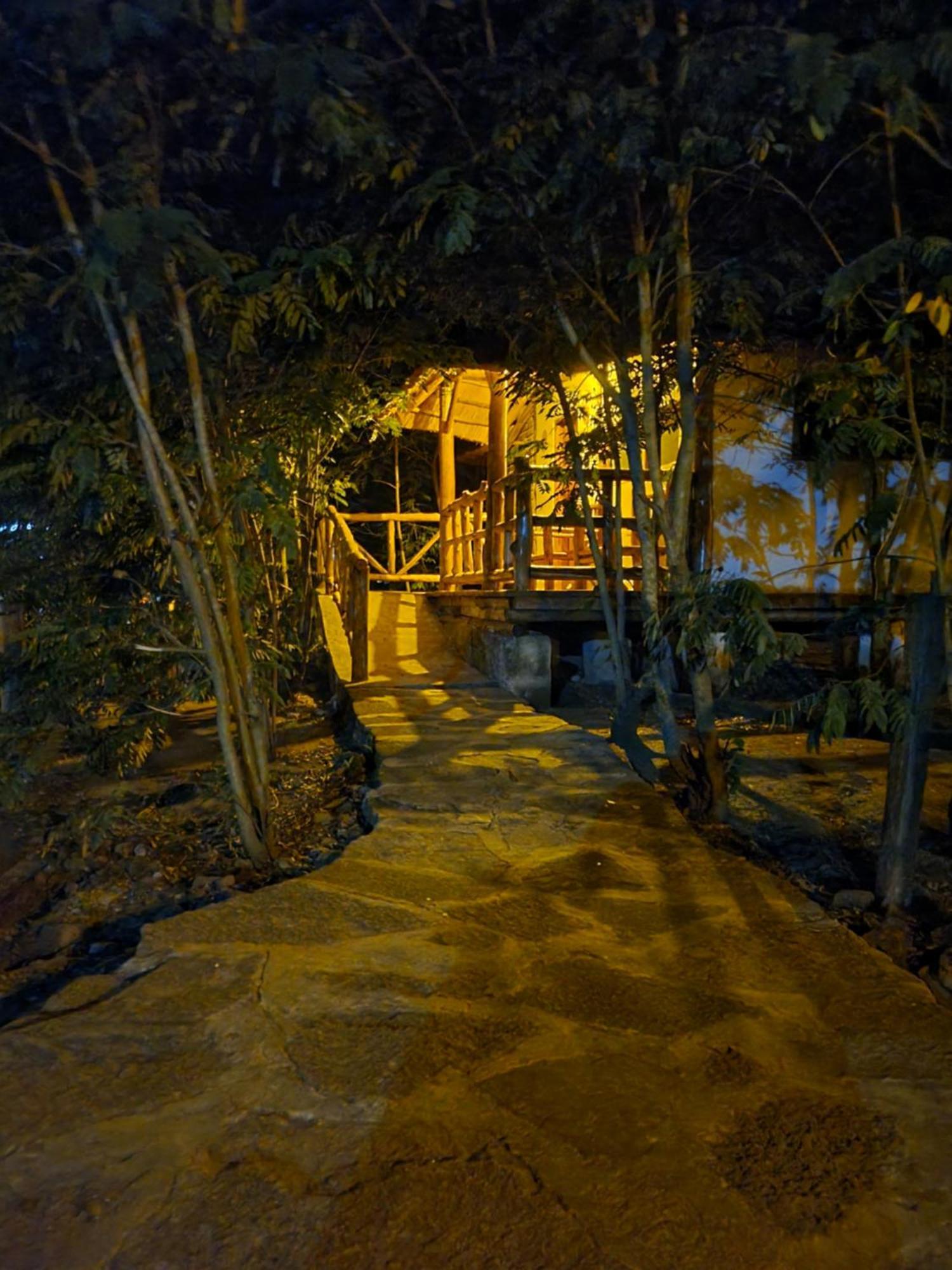 Songbird Safari Lodge & Campsite Katunguru Buitenkant foto
